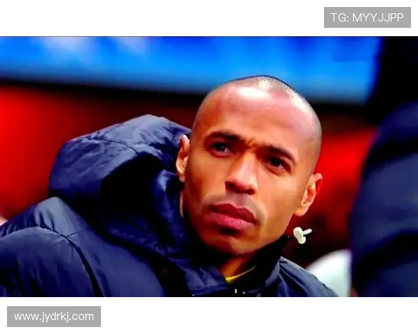 中国足球明星肖像解析：他们的成就与影响力在绿茵场上的传奇故事