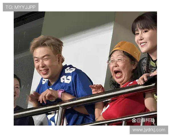 临沂足球明星的妻子美丽照片大揭秘展现她们的风采与魅力 临沂足球明星的妻子美丽照片大揭秘展现她们的风采与魅力