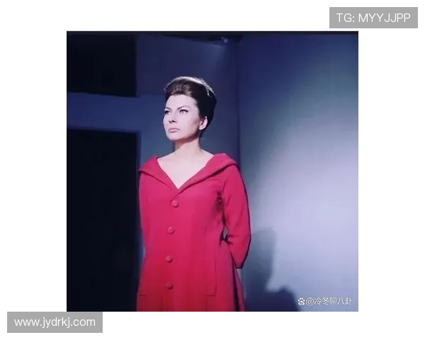 伊朗足球明星的女友揭秘她的生活与爱情故事