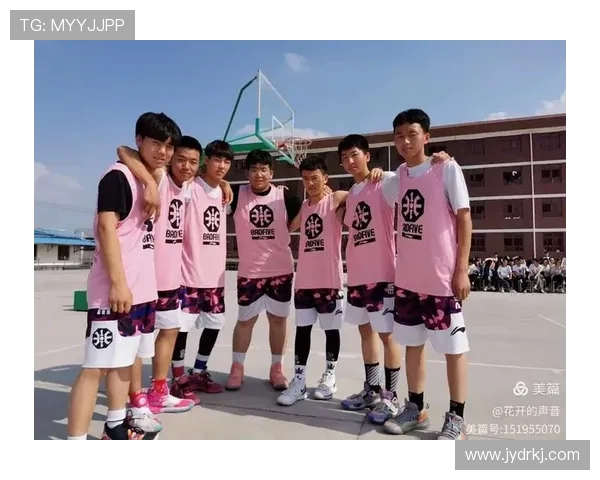 黑人足球明星同样拥有帅气风采展现魅力与实力的完美结合